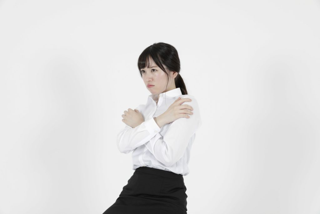 「女性 ビジネス スーツ 怯える」の無料写真素材 | フォトグリード