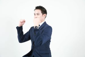 男性 ビジネス スーツ ガッツポーズ の無料写真素材 フォトグリード
